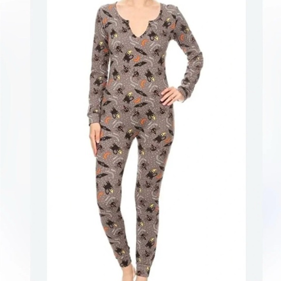 HALLOWEEN- Shosho Gray Halloween Pajama Set - Holiday Fall Bats Spiders Cats - Picture 1 of 6